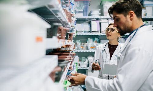 Pharmacist vs. Pharmacy Tech: What’s the Difference?